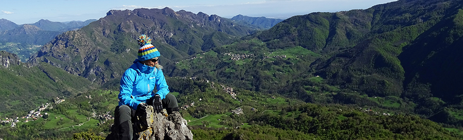 Sui cocuzzoli di vetta del Corno Zuccone con vista sulla Val Taleggio