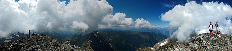 Dalla vetta del Pizzo del Diavolo (2916 m.)