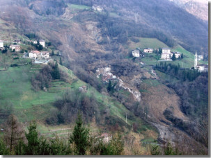 Panoramica sull'intera frana di Camorone di Brembilla