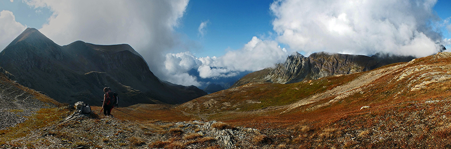 Sul sentiero dal Monte Aviasco al Pizzo Farno, scendendo al Passo di Val Sanguigno nord