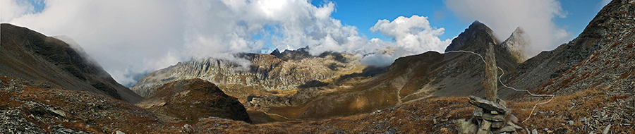 Sul sentiero dal Monte Aviasco al Pizzo Farno, scendendo al Passo di Val Sanguigno nord