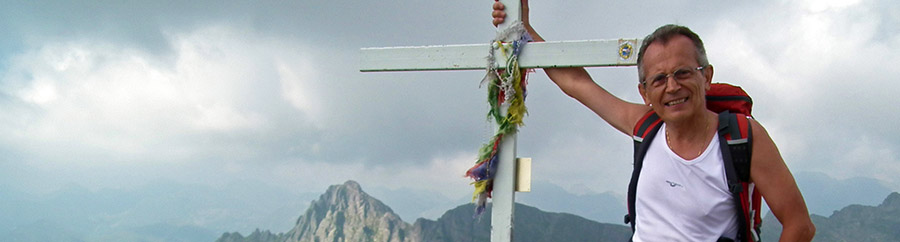 Dalla croce del Pizzo Farno vista verso la cima del Pizzo del Becco,, salito alcuni anni fa