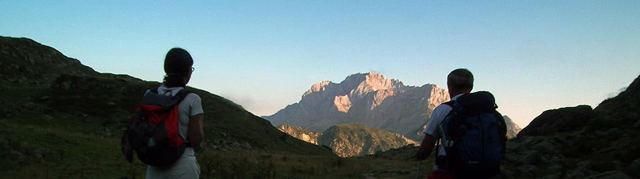 Scendendo dal Passo di Mezzeno...vista in Arera al tramonto