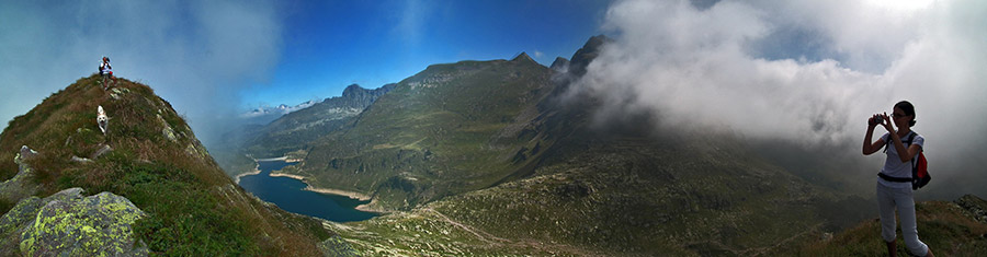 Panorama salendo in cresta alla Cima di Mezzeno (2230 m.)
