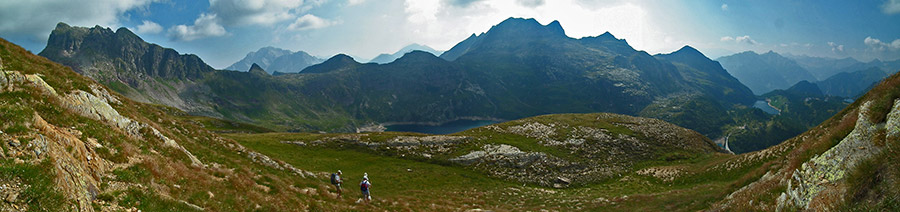 Panorama scendendo da quota 2230 del Pizzo Farno ai Laghi Gemelli