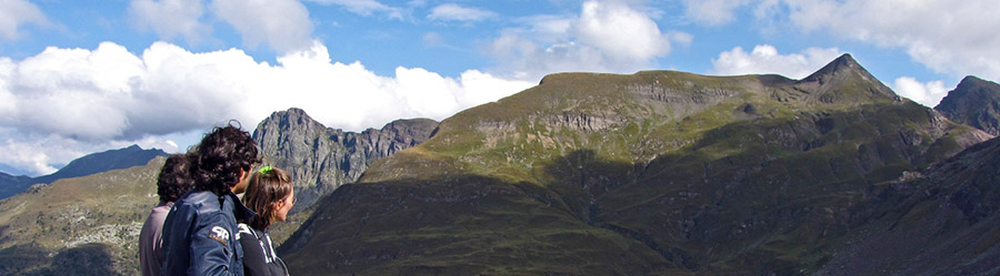 Dal Passo Laghi Gemelli vista in Pizzo Farno (2506 m.)