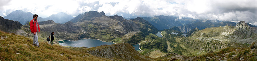 Panorama dall'anticima (quota 2230 m.) del Pizzo Farno (2)