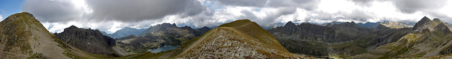 Panorama dal Passo di Valsanguigno nord (2380 m.)