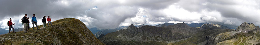 Panorama dall'anticima (quota 2230 m.) del Pizzo Farno
