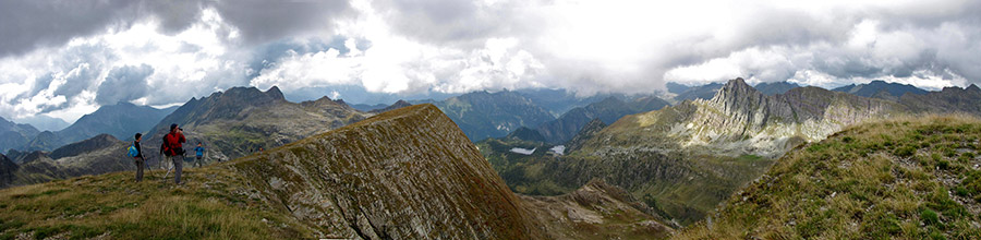Panorama dall'anticima (quota 2230 m.) del Pizzo Farno (2)