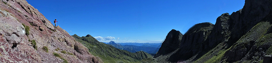 Dal Passo di Valsanguigno ovest vista sulla Valsanguigno