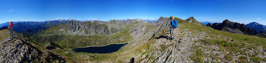 Dal costone ovest del Pizzo Farno vista a njord verso Pizzo del Becco e Lago Colombo