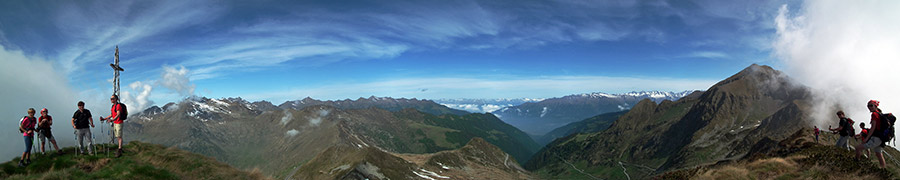 Cavalcata in cresta dal Passo S. Marco al Fioraro (2 giugno 2012)