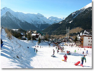 Col sole...grande afflusso di amanti degli sport sulla neve 