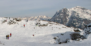 Bello al Rif. Gherardi scorazzare sui Piani d'Alben con la neve - foto Piero Gritti 30 dic. 2006