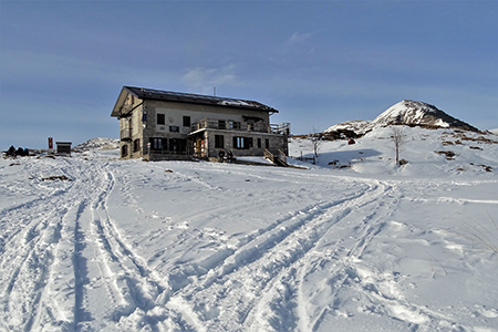 Sulle nevi del Rif. Gherardi (1650 m) e dell’ex-rif. C. Battisti (1670 m) ai Piani d’Alben l’8 febbraio 2019- FOTOGALLERY