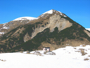 L'ex-rifugio Battisti   sotto l'Aralalta (m.2006)