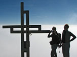Gila e Paola alla croce di cima Sodadura - foto Piero Gritti 14 ott 07