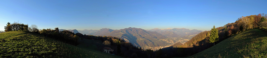 Dai Prati Parini panorama verso la conca di Zogno al tramonto