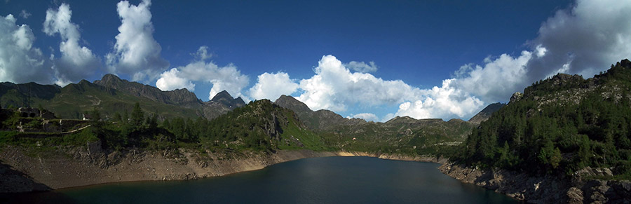 Panoramica da un laghetto-satellite del Lago dei curiosi