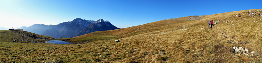 In salita dalla Baita Alta di Grem sulla variante di cresta per Cima Grem