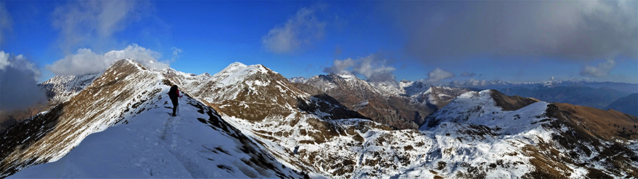 In cresta di vetta innevata per Cima Grem (2049 m)