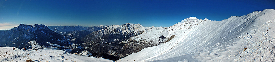 La cresta di vetta innevata di Cima Grem