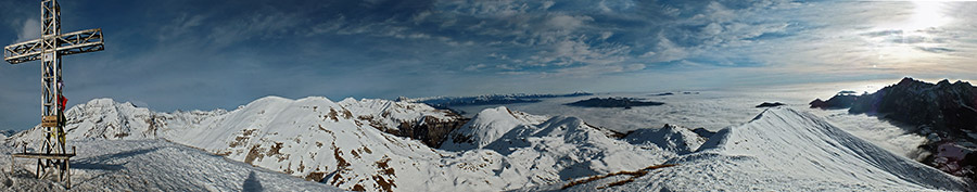 Da Cima Grem (2049 m.) panorama verso la Valle Seriana