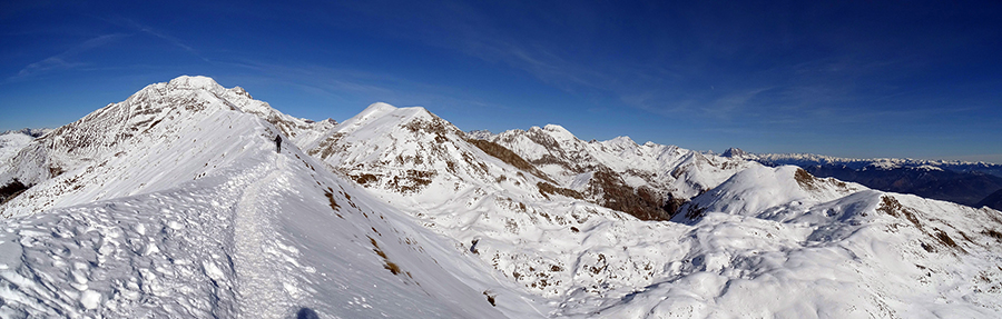 CIMA GREM innevata e ventosa dal Colle di Zambla-30genn23