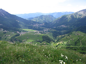 Dalla cresta del Grem ampia vista sulla Conca di Oltre il Colle
