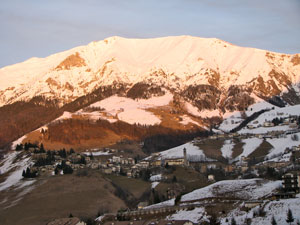 Roseo tramonto sul Grem innevato