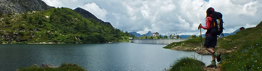 Laghi Gemelli, in vista della diga e del rifugio