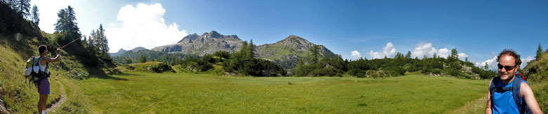 Sul sentiero 250 dei cinque laghi dal Lago del Becco salendo al Lago Colombo