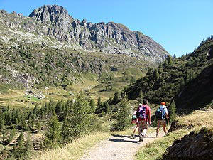 Dai Laghi Gemelli verso il Lago Colombo