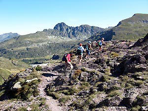 Al Passo di Mezzeno escursionisti in cammino