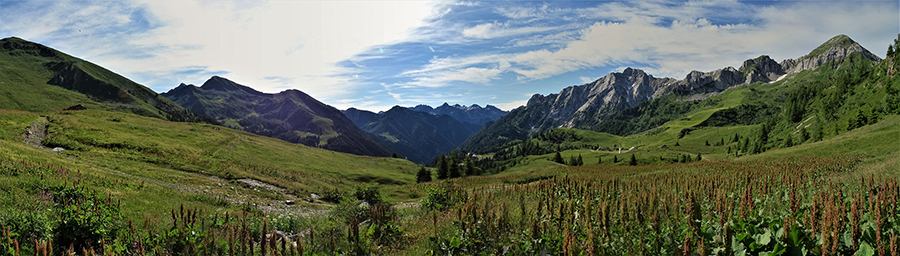 Vista panoramica sulla conca della Baita del Camoscio