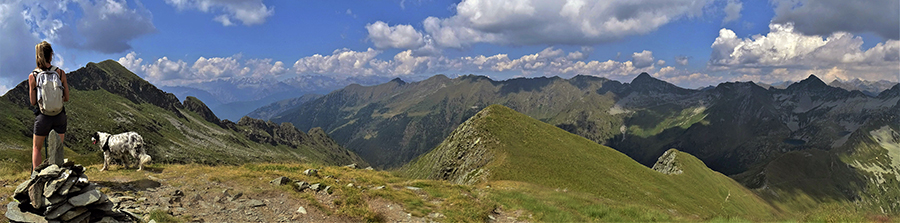Panorama da Cima di Lemma (2348 m) a nord verso le Orobie valtellinesi e le Alpi Retiche