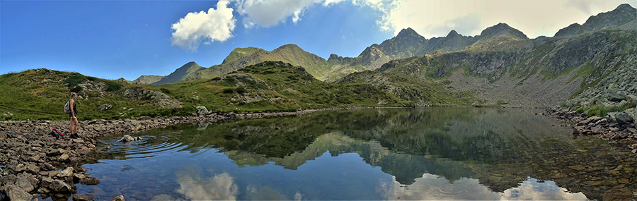Nel Lago di porcile di sopra (2095 m) si specchiano le montagne