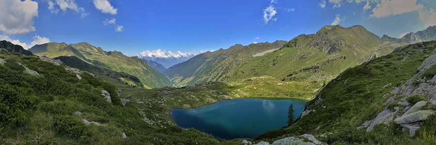 Splende di blu il Lago di porcile grande (2030 m) 