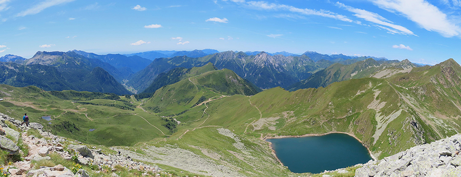 Ampia vista sul Montebelo, sulla Val Carisole, sul Lago Moro ed oltre