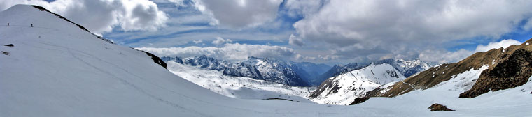 Panoramica dal sentiero per il Lago Moro -Corno Stella verso la Val Carisole ed oltre