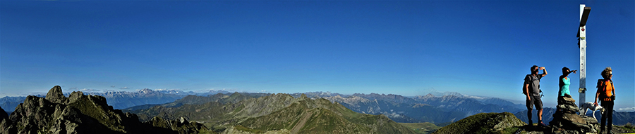 Panoramica dalla Cima di Valpianella-Piazzotti (2349 m)