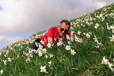 Spettacolo di narcisi e di amici sul Linzone (1392 m) il 12 maggio 2018 - FOTOGALLERY