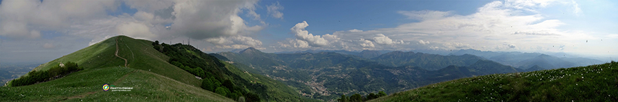Panorama sui dossi prativi del Linzone e verso la Valle Imagna e le Orobie - 2