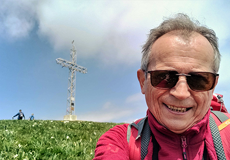 Spettacolo di narcisi sul Linzone (1392 m) salito dalla Roncola il 5 maggio 2020 - FOTOGALLERY