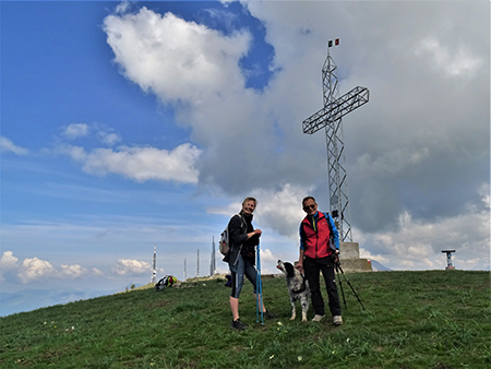 In Linzone spettacolo di narcisi e muscari con capre orobiche – 10magg22-FOTOGALLERY