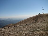 Da Roncola San Bernardo salita al Monte Linzone e ai ripetitori di Valcava