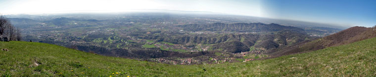 Dal sentiero 571 per il Linzone vista a sud sulla Val San Martino e la pianura - 4 aprile 08