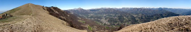La cima del Monte Linzone con panorama verso il Resegone, la Valle Imagna e le Orobie - 4 aprile 08