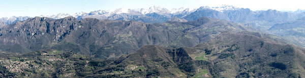 Zoom panoramico dal Linzone verso Pizzo Cerro, Castel Regina, Foldone, Sornadello - 4 aprile 08